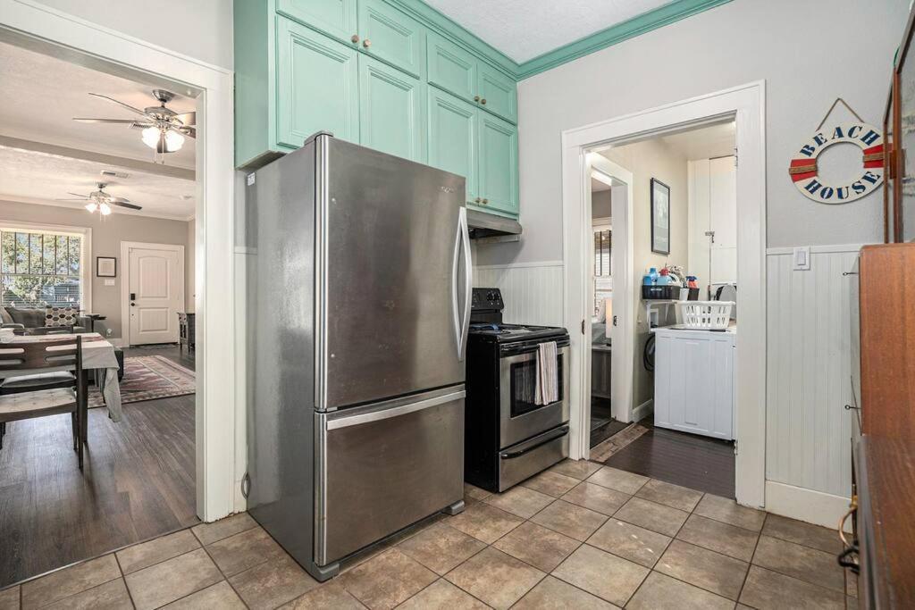 Beachy Bungalow! 2Bd, King Bed Galveston Exterior photo