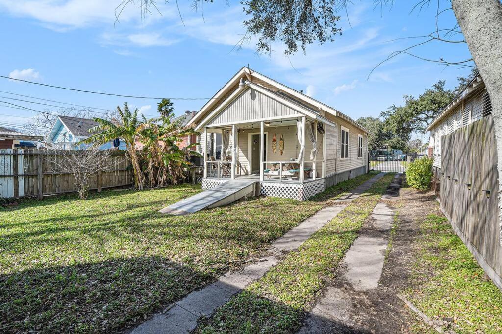 Beachy Bungalow! 2Bd, King Bed Galveston Exterior photo