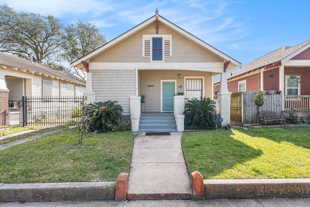 Beachy Bungalow! 2Bd, King Bed Galveston Exterior photo